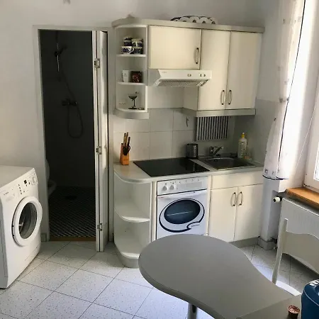 Sunny Apartment. 5 Minutes Walk From Main Sqare.