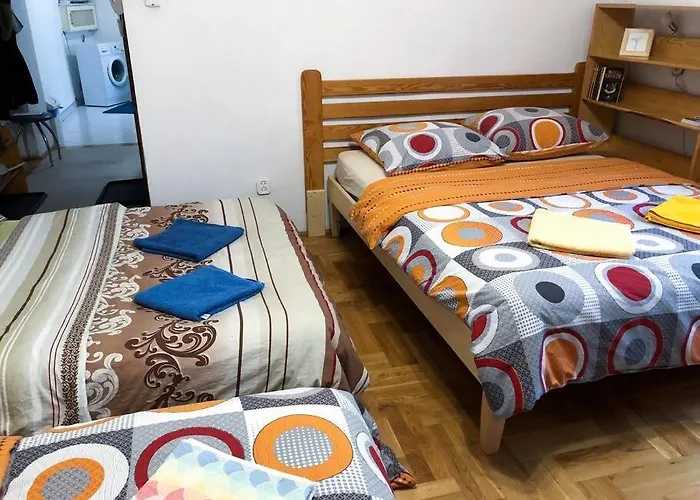 Sunny Apartment. 5 Minutes Walk From Main Sqare. *