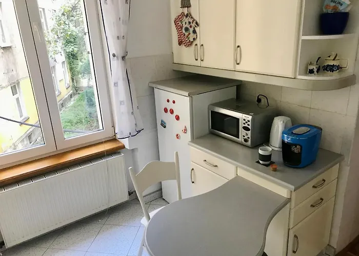 דירה Sunny Apartment. 5 Minutes Walk From Main Sqare. *