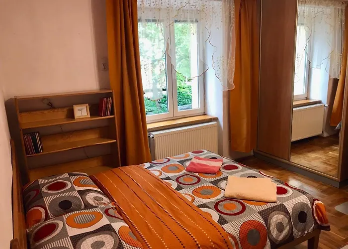 Sunny Apartment. 5 Minutes Walk From Main Sqare. *