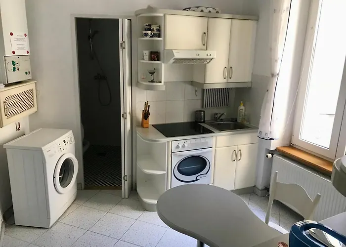 Sunny Apartment. 5 Minutes Walk From Main Sqare.